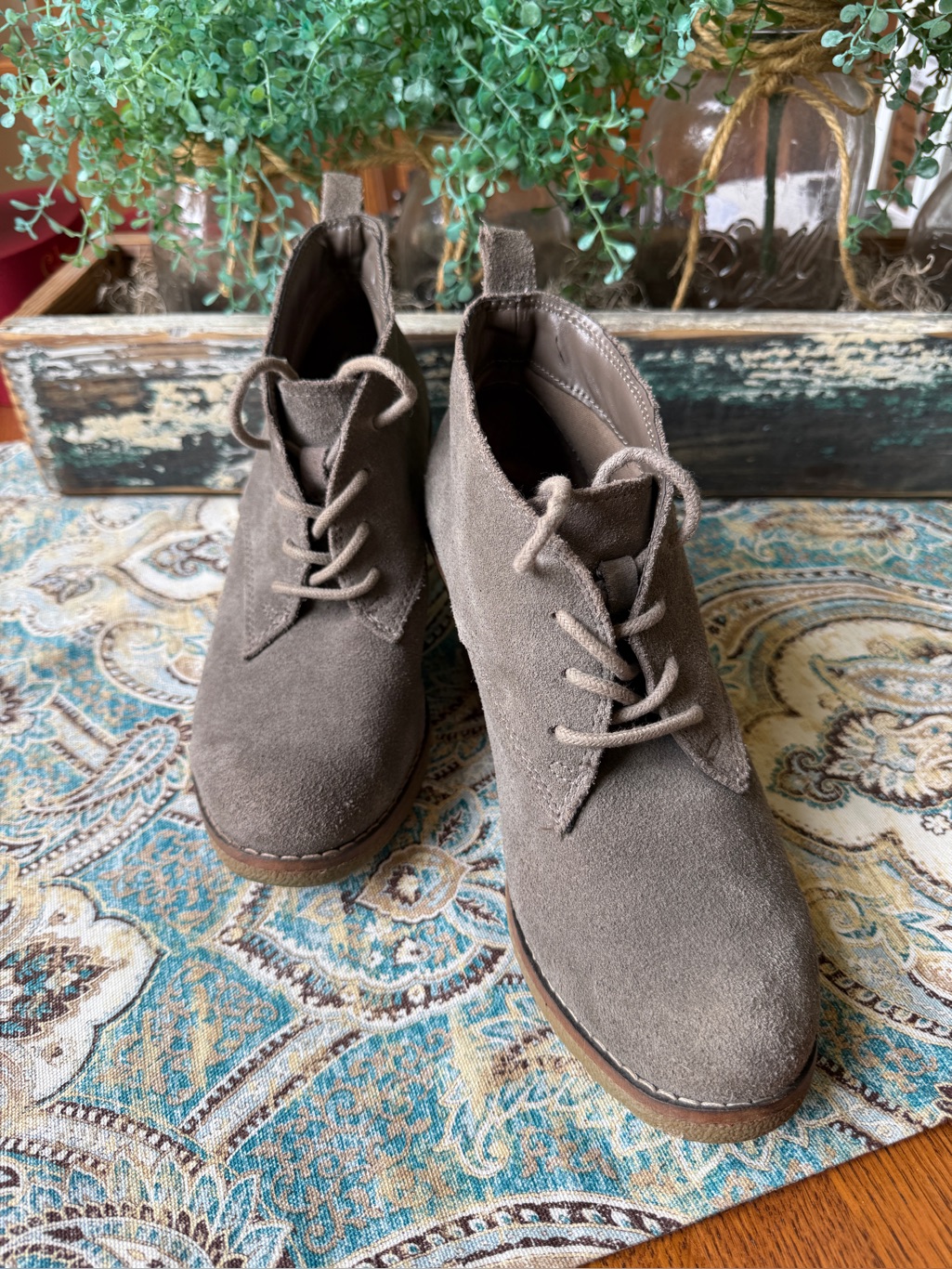 White Mountain Lambert Suede Ankle Booties Gray Taupe Lace Up Wedge 9m
